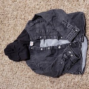 Lightweight snap up hoodie. Cute grey denim wash. 5t.